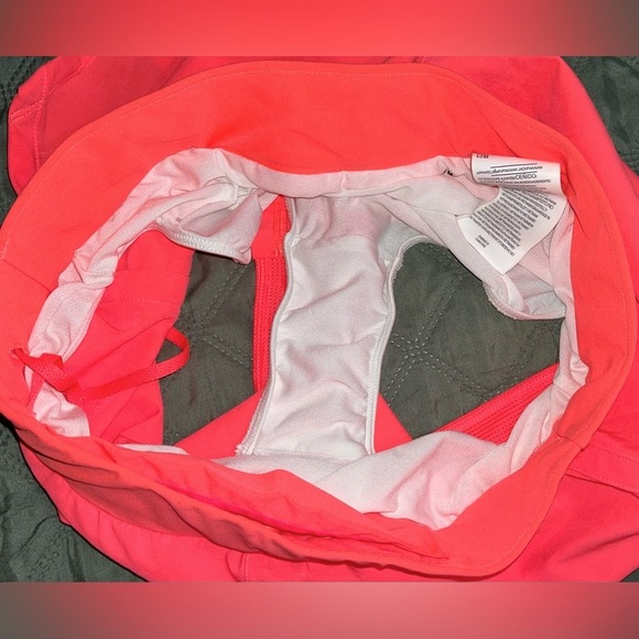 UNDER ARMOUR "HeatGear" Women's Shorts, Size Medium, 3 Pairs, NWOT - Picture 9 of 16